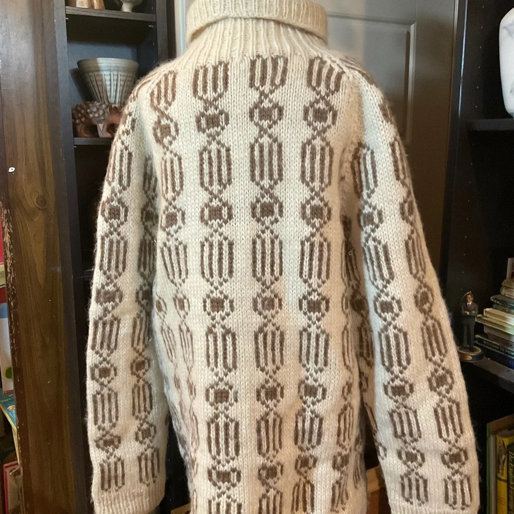 “HAND KNIT” Vintage Beige and Brown Patterned 100% Wool Sweater. - Picture 5 of 12